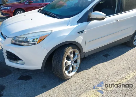 2014 Ford Escape Titanium z USA, uszkodzony, nr VIN 1FMCU0J97EUD79587